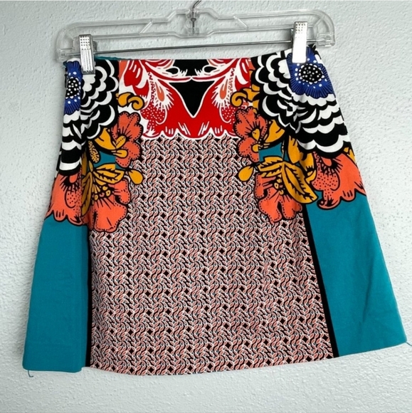 Express Vibrant Mini Skirt Size Small - Picture 3 of 4